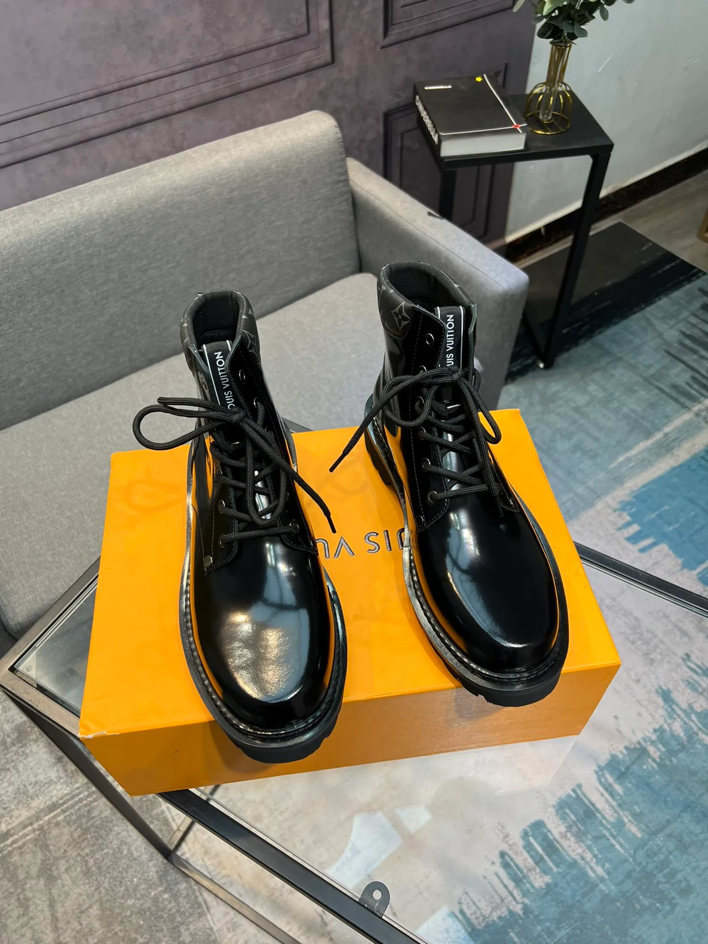Men's shoes 💰900 L Home - the latest LV men's business casual boots, luxury and nobility are a must, all made of imported original first-layer cowhide, just to create a more comfortable wearing experience, ➕top imported water-dyed full cow lining, original high wear-resistant outsole! 👏👏 Size: Male 39-44; (38 45 46 customized)